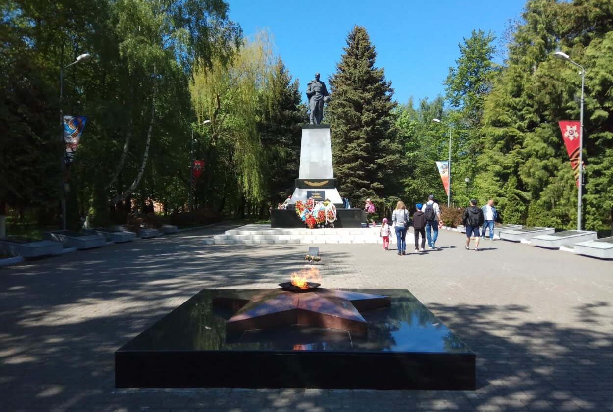 Мемориальный комплекс братских могил советских солдат
