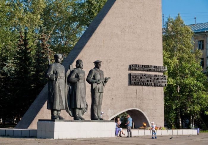 Памятник Победы и вечный огонь времен войны 1941-1945 годов