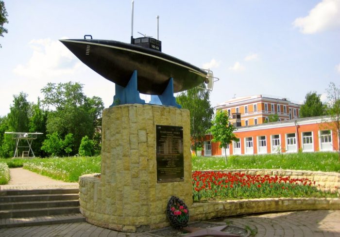 Памятник подводной лодке С. К. Джевецкого