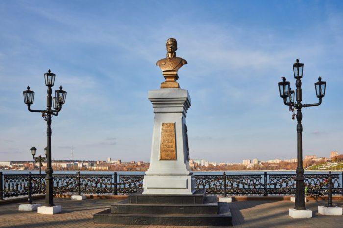 Памятник А. Ф. Делябину