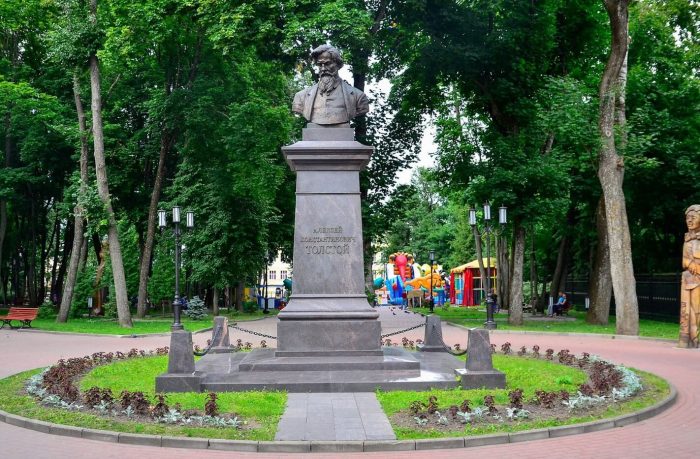 Памятник А. К. Толстому