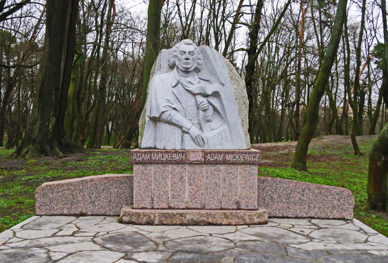 Памятник Адаму Миткевичу.