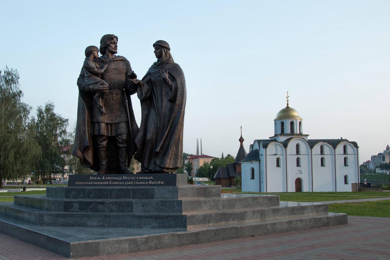 Памятник Александру Невскому и его семье