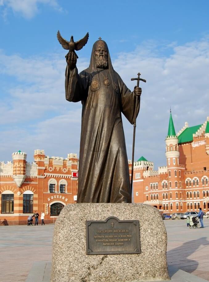 Памятник Алексею II