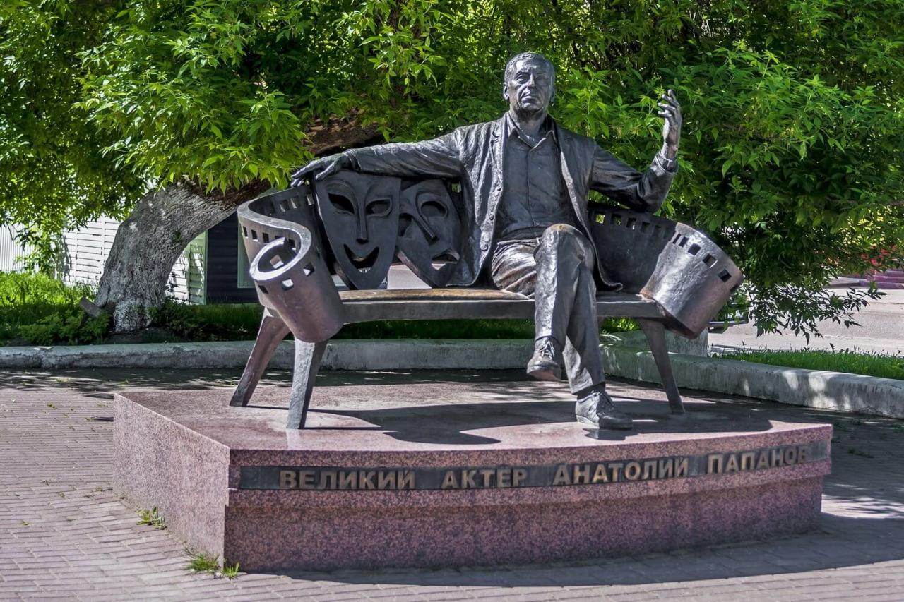 Памятник Анатолию Папанову