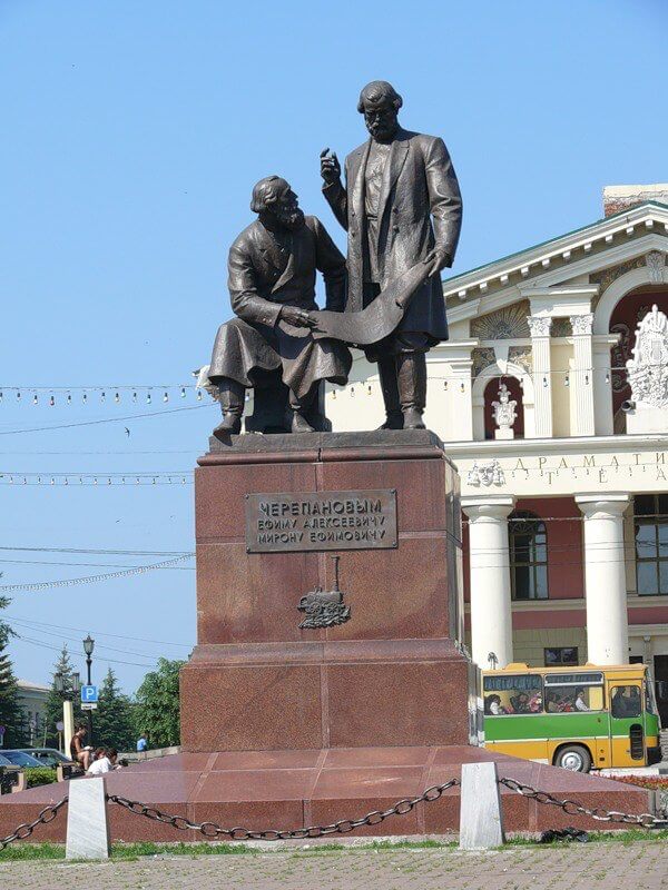 Памятник Черепанову