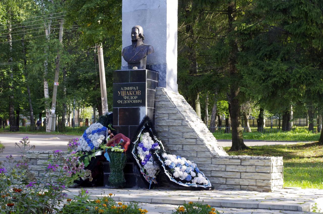 Памятник Ф. Ф. Ушакову