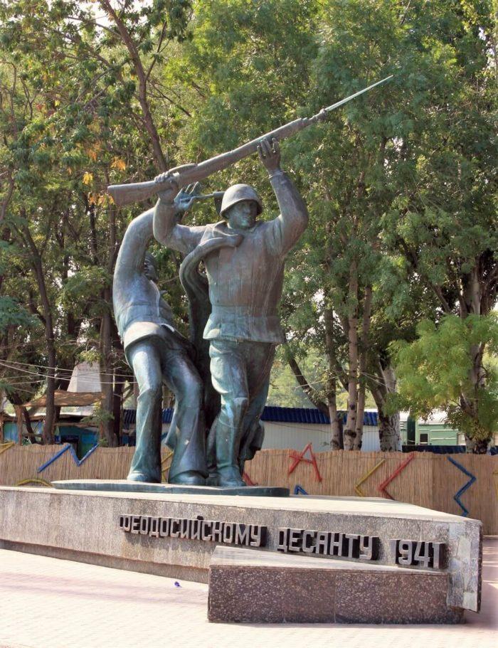 Памятник Феодосийскому десанту