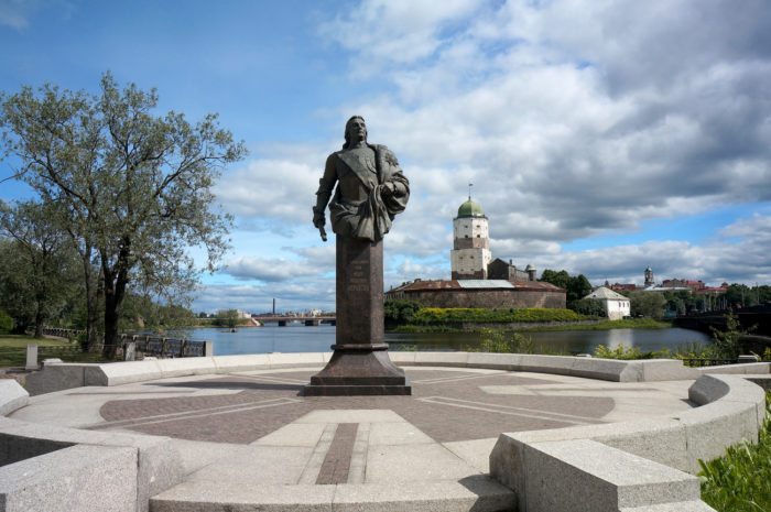 Памятник Федору Апраксину