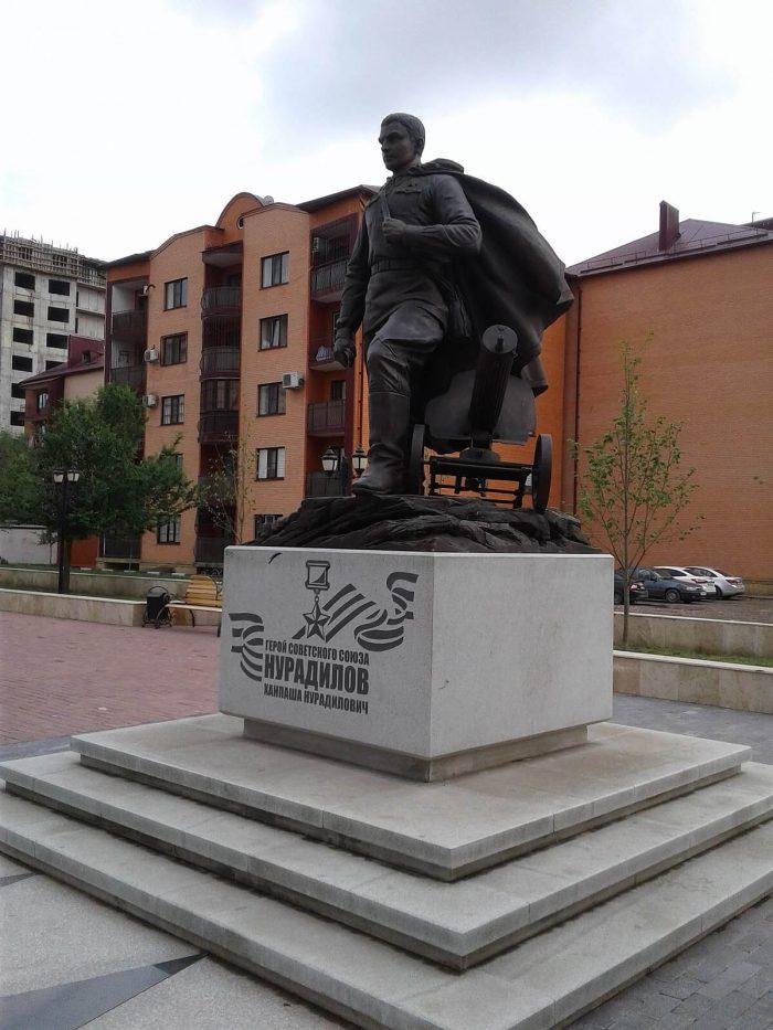 Памятник Кампаше Нурадилову