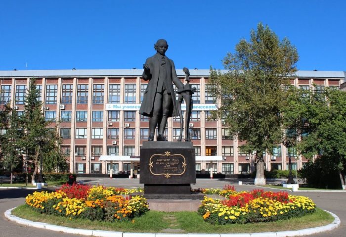 Памятник И. И. Рользунову