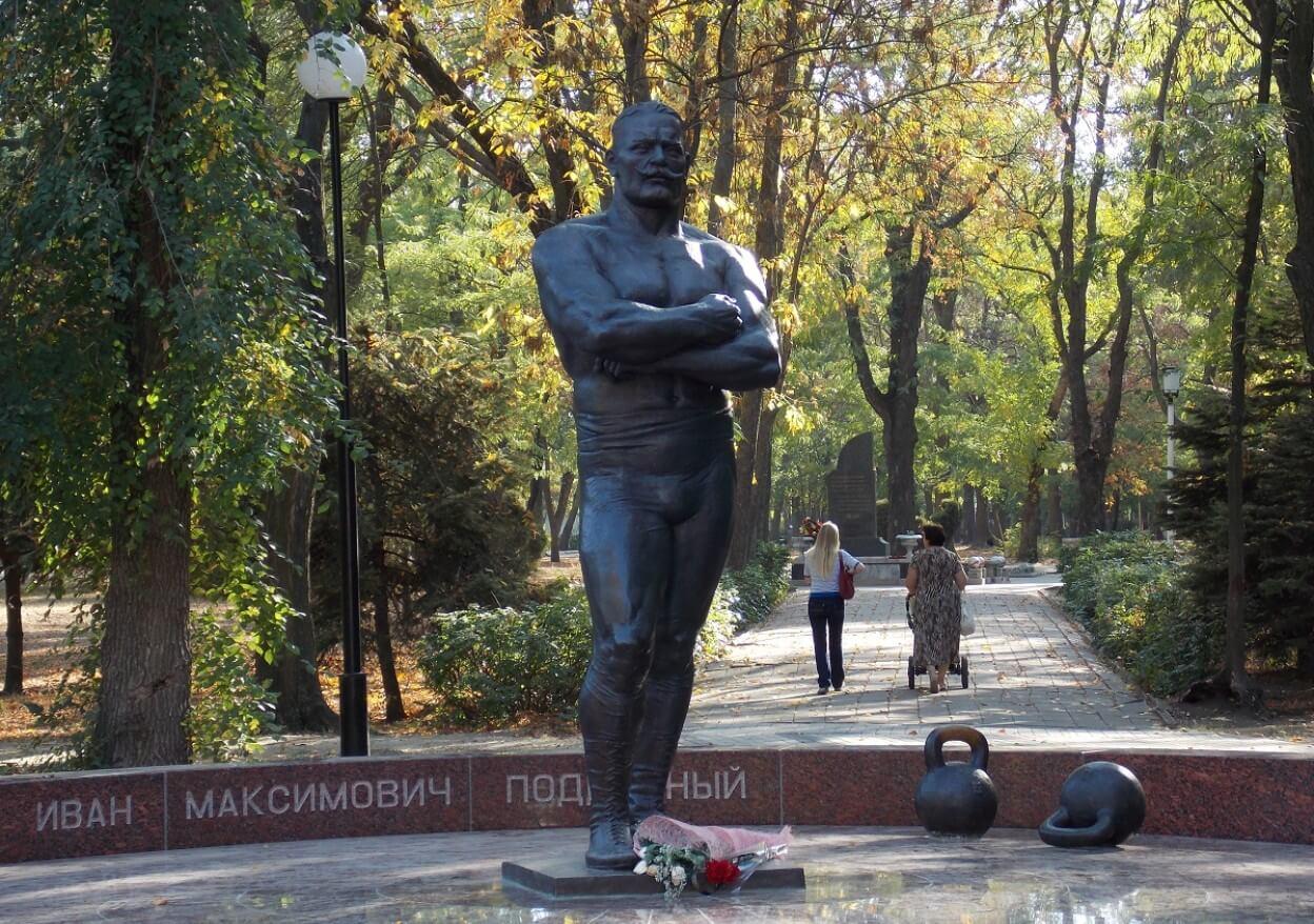Памятник Ивану Подубному
