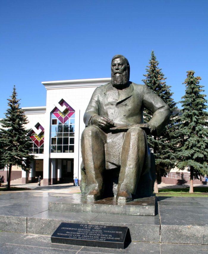 Памятник Ивану Яковлеву