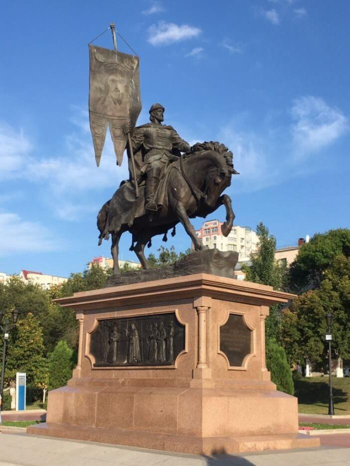 Памятник князю Григорию Заикину