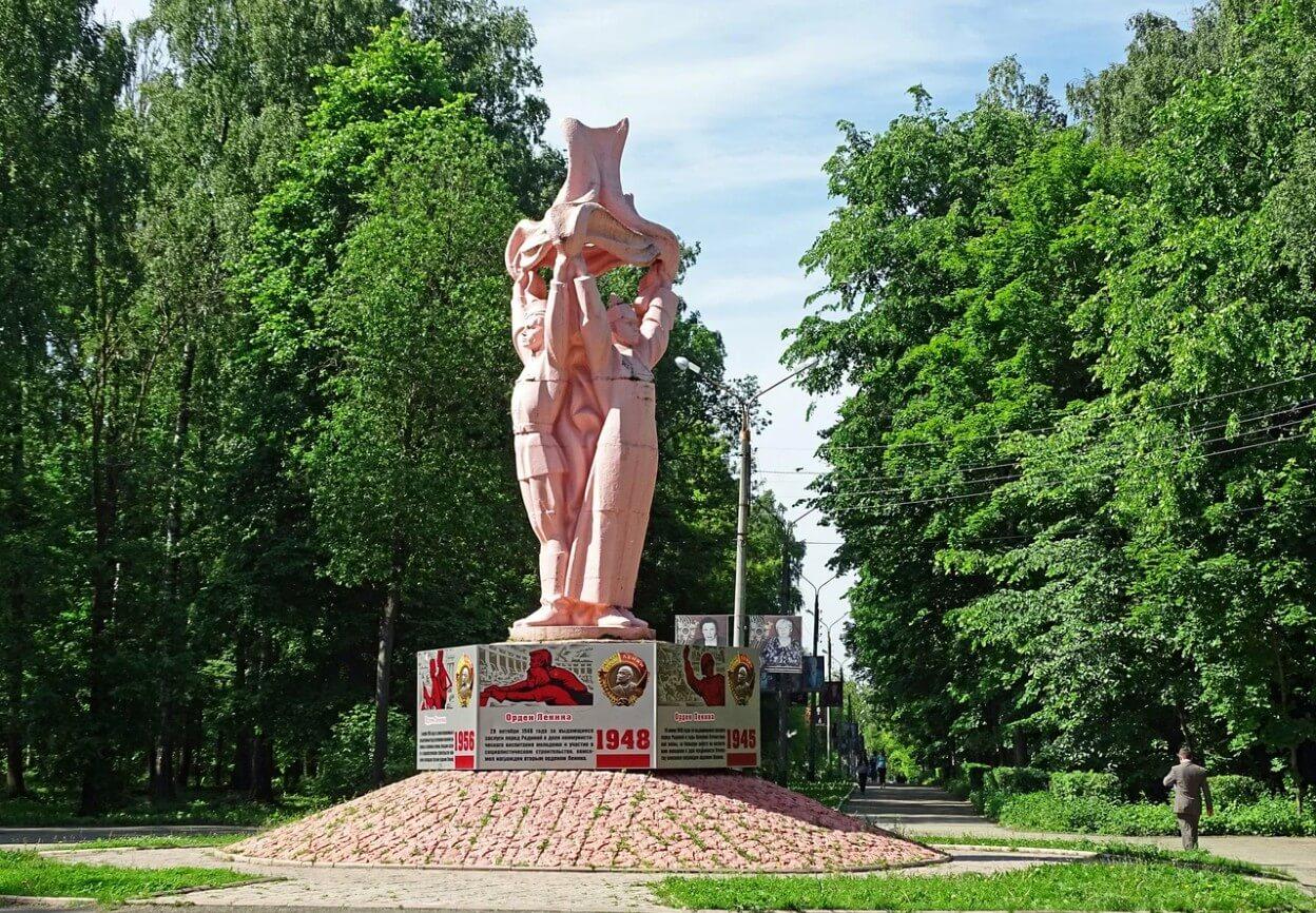 Памятник комсомольцам