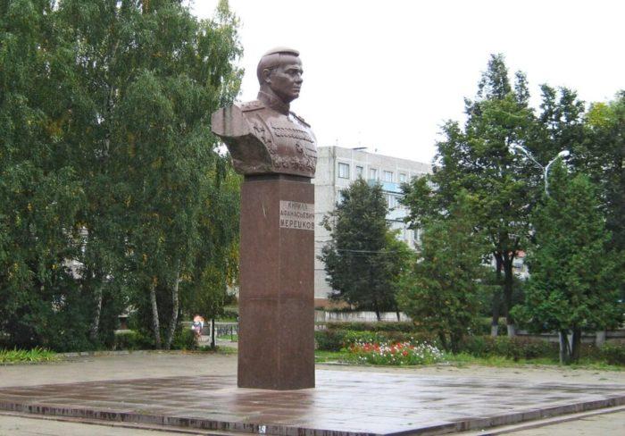 Памятник К. А. Мерецкову бывшему с.