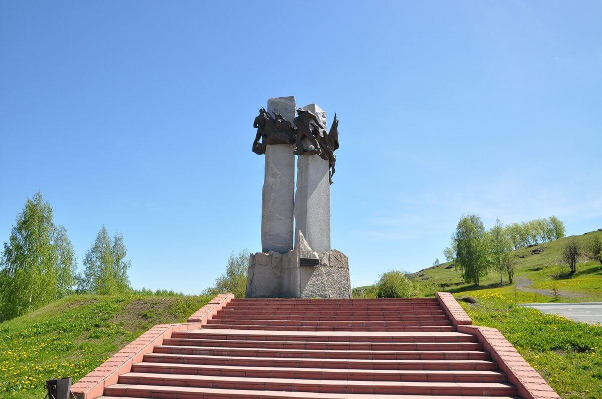 Памятник металлургам Нижнего Тагила