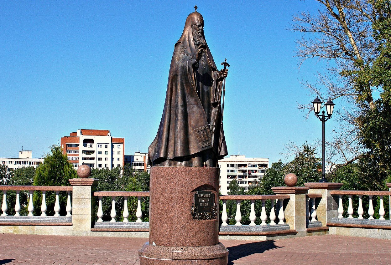 Памятник патриарху Алексию II