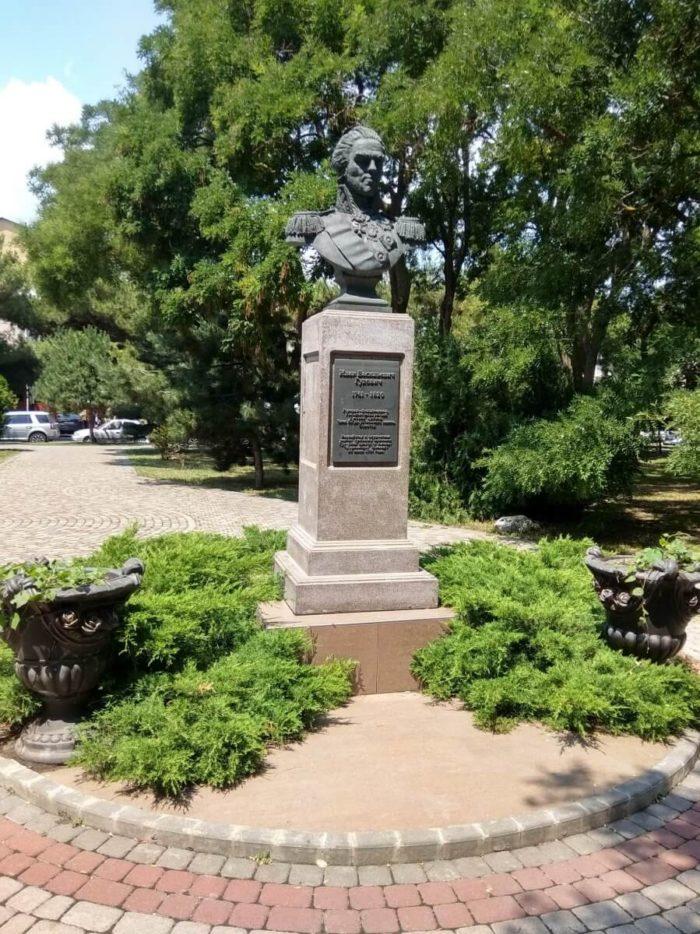 Памятник командиру Ивану Гудовичу