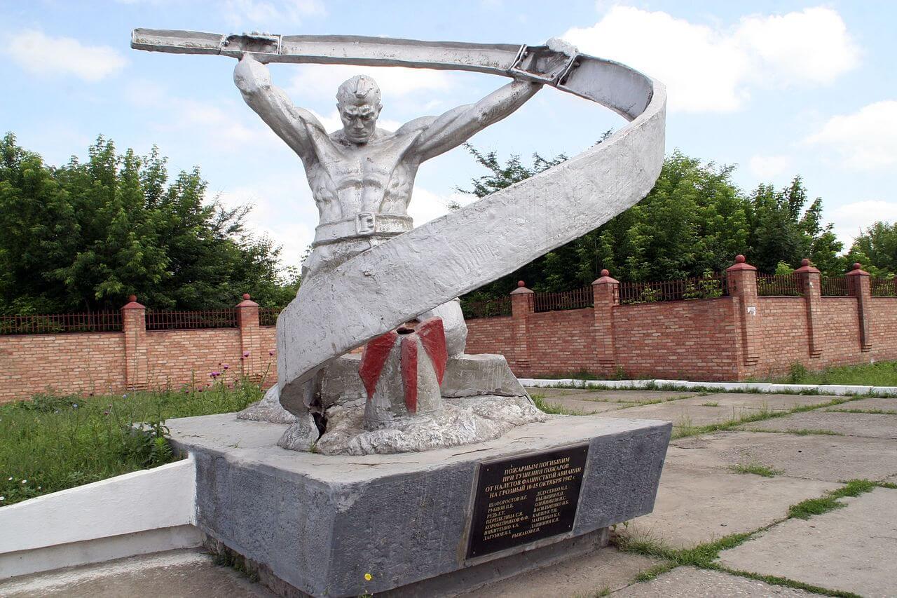 Памятник пожарным, погибшим во время Второй мировой войны