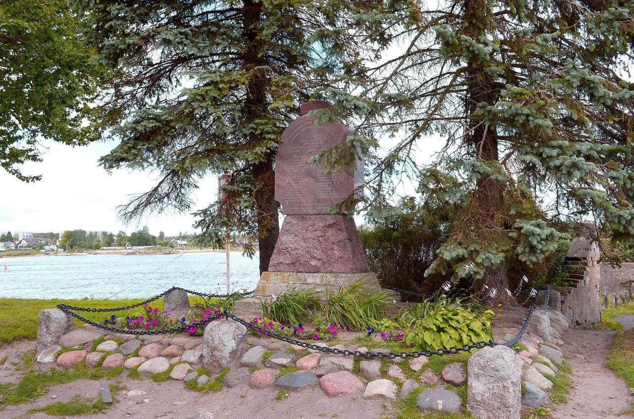 Памятник революционерам, погибшим в крепости в 1884-1906 гг.