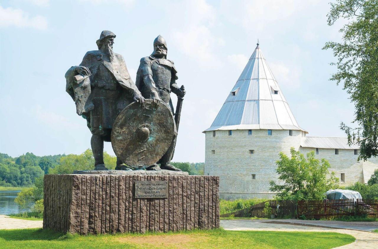 Памятник Люрику и пророку Олегу