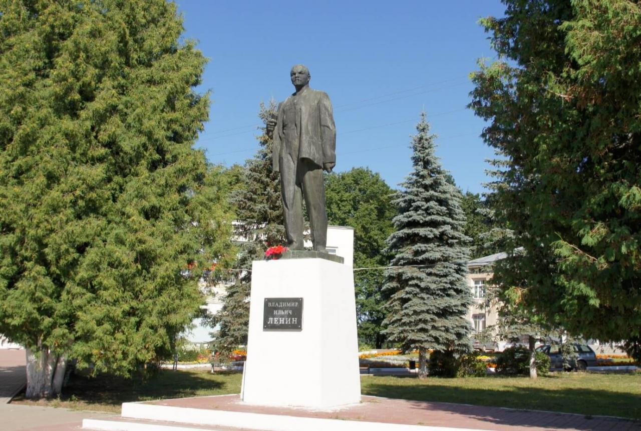 Памятник В. И. Ленину
