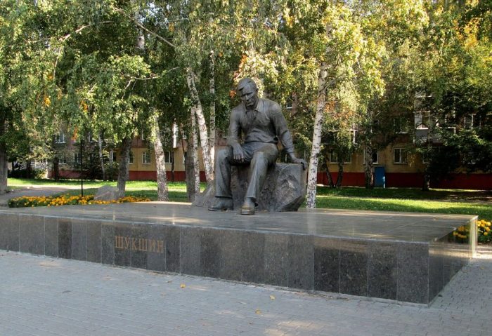 Памятник В. М. Шукшину