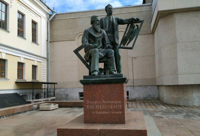 Памятник Васнецову