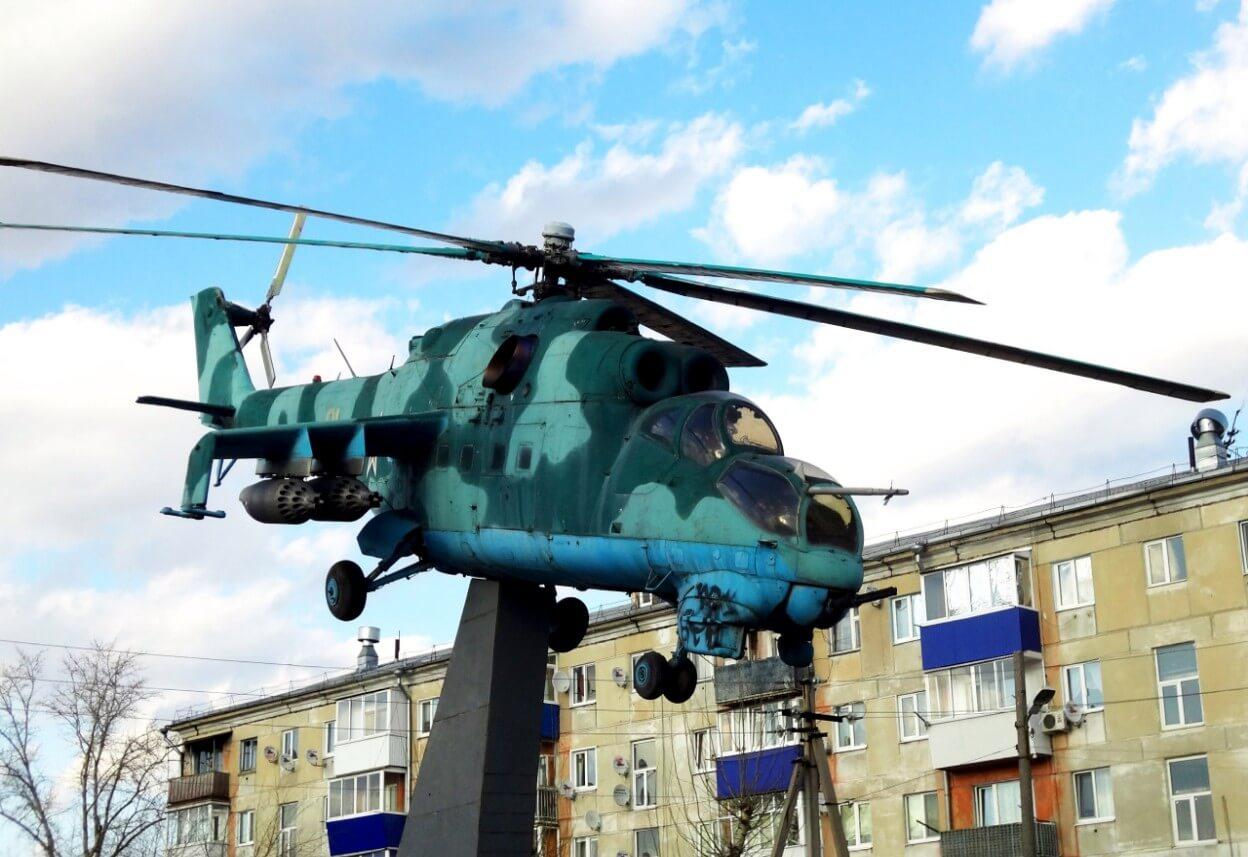 Памятник вертолету МИ-24