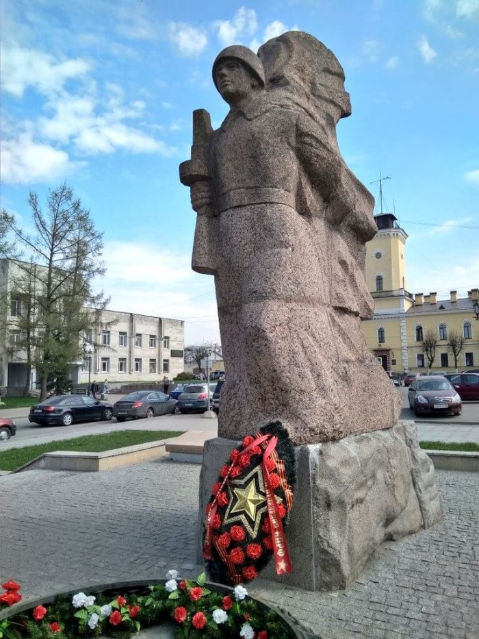 Памятник защитникам и освободителям Гатчины во время Второй мировой войны