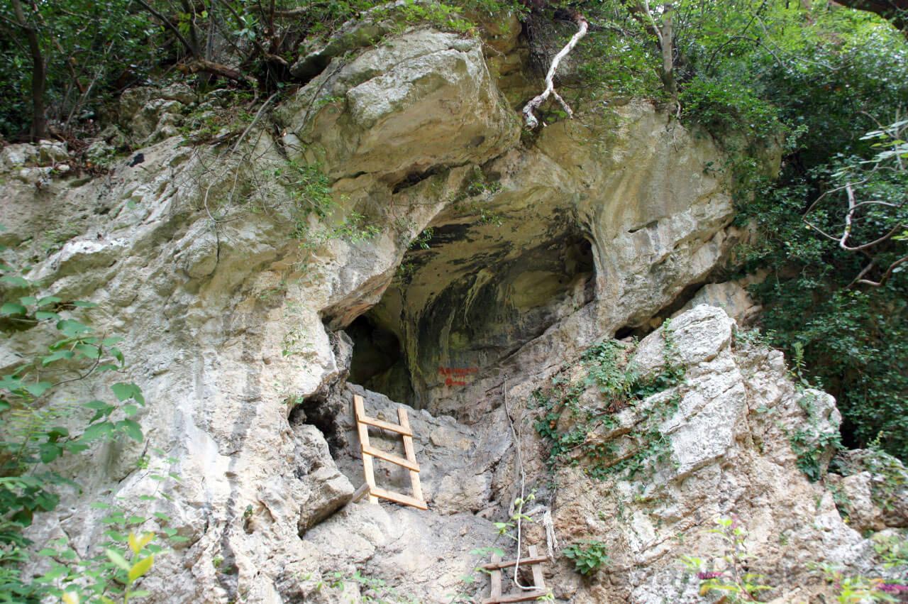 Пещера Святого Ипатия