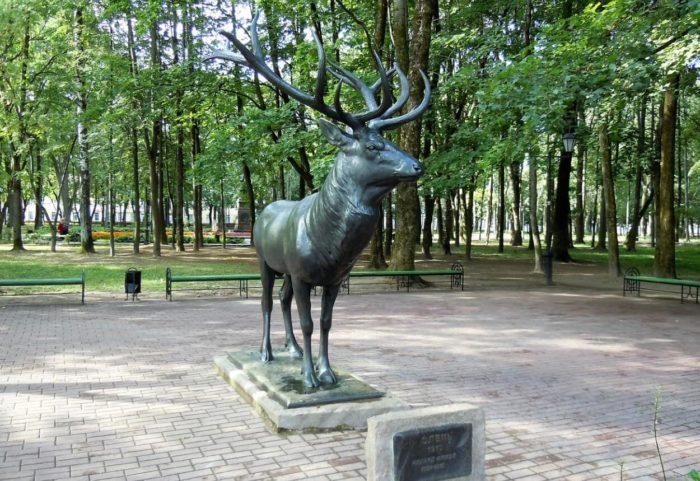 Скульптура оленя