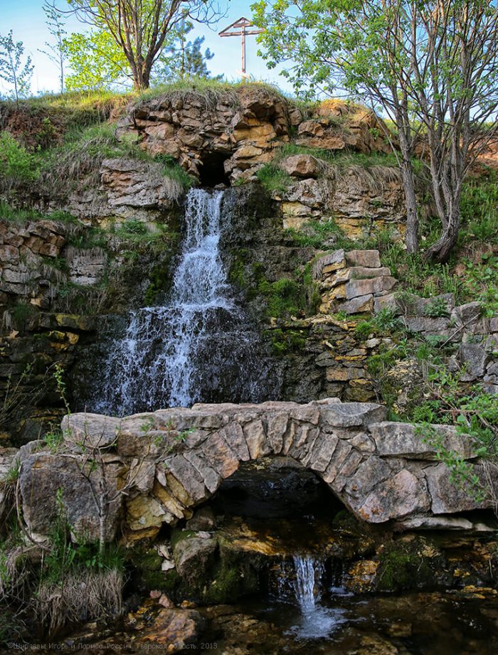 Водопад в деревне Паник