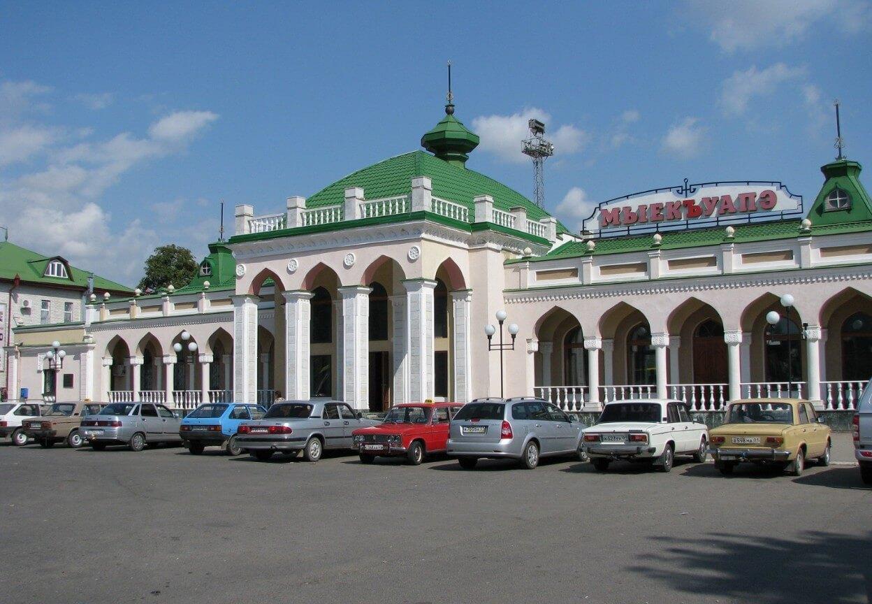 Здание железнодорожного вокзала 'Майкоп'